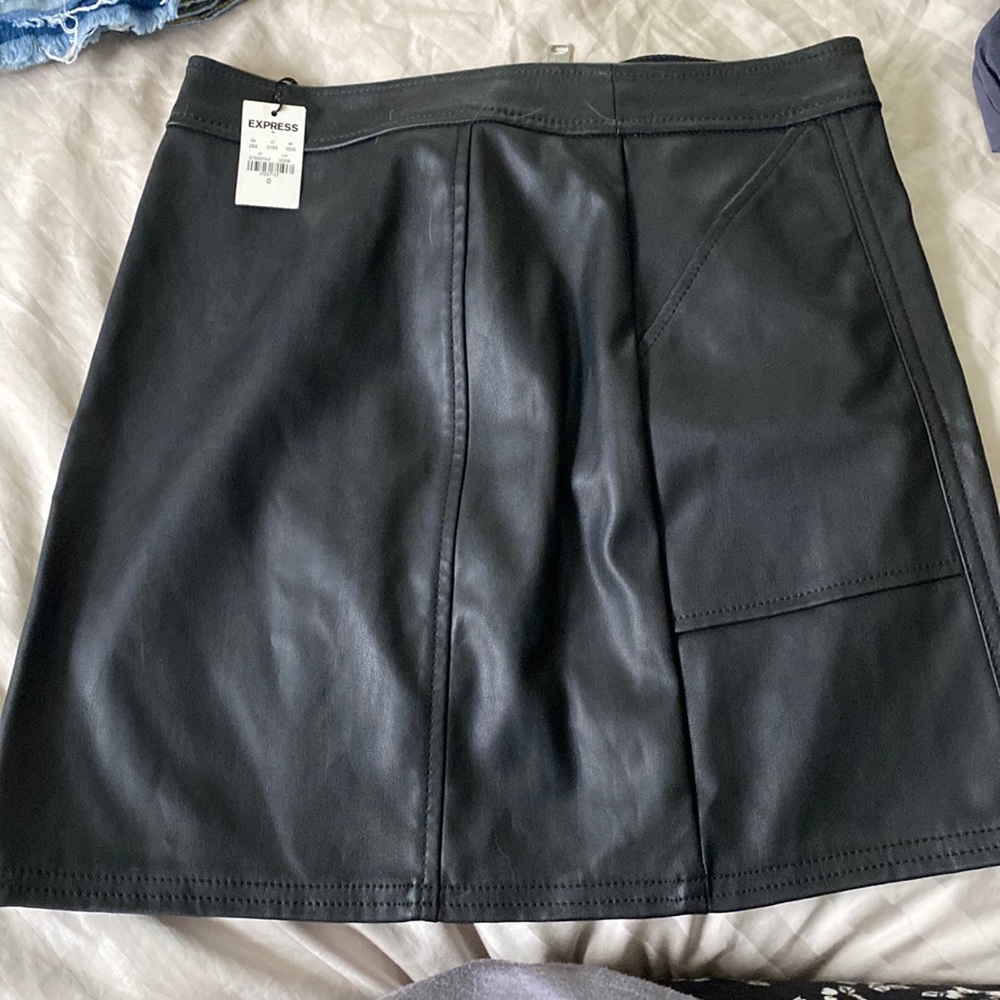Black mini leather skit never worn size 0